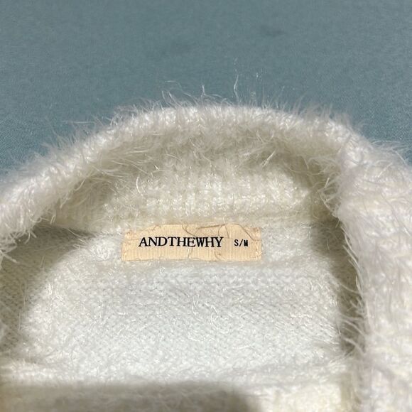 Cream Puffy Sleeve Sequence Fuzzy Sweater Size S/M C31 - Picture 5 of 6